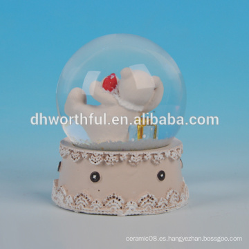 Resina personalizada globo de agua de nieve con estatuilla de oso blanco